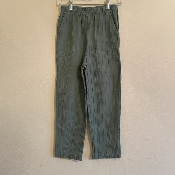 High Waisted Cropped Pants - Picture 2 of 5